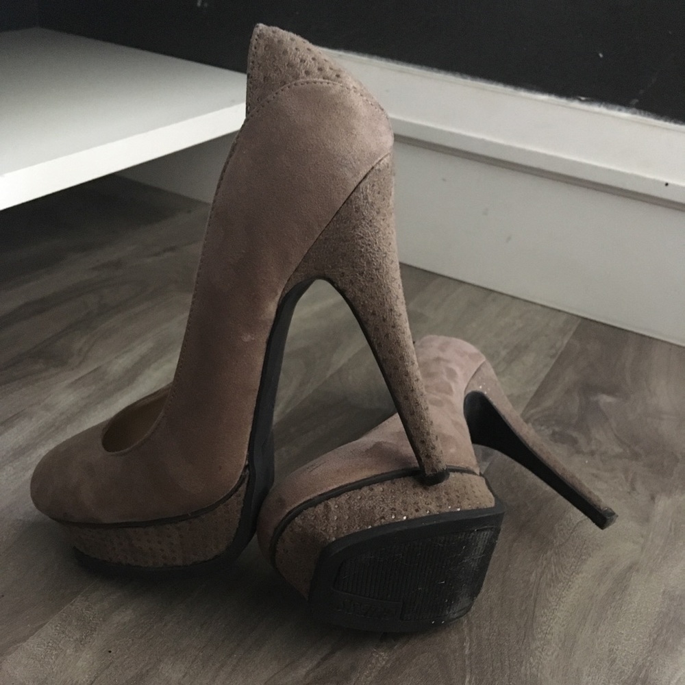 Guess suede platform heel